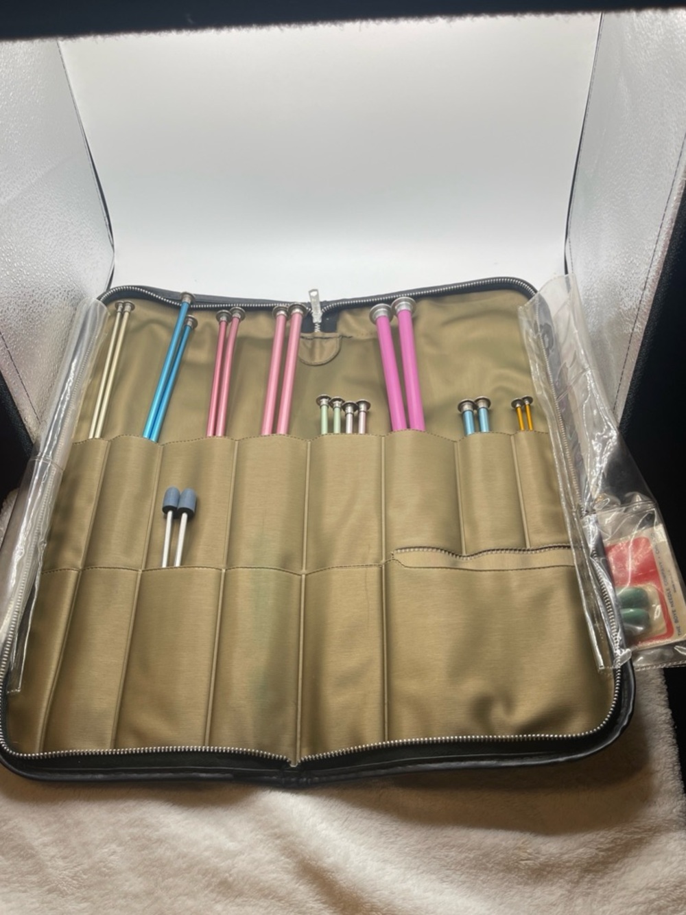 Portable Knitting Needle Case w/ Pockets, Zip Closure & 10 Various Needles Sizes
